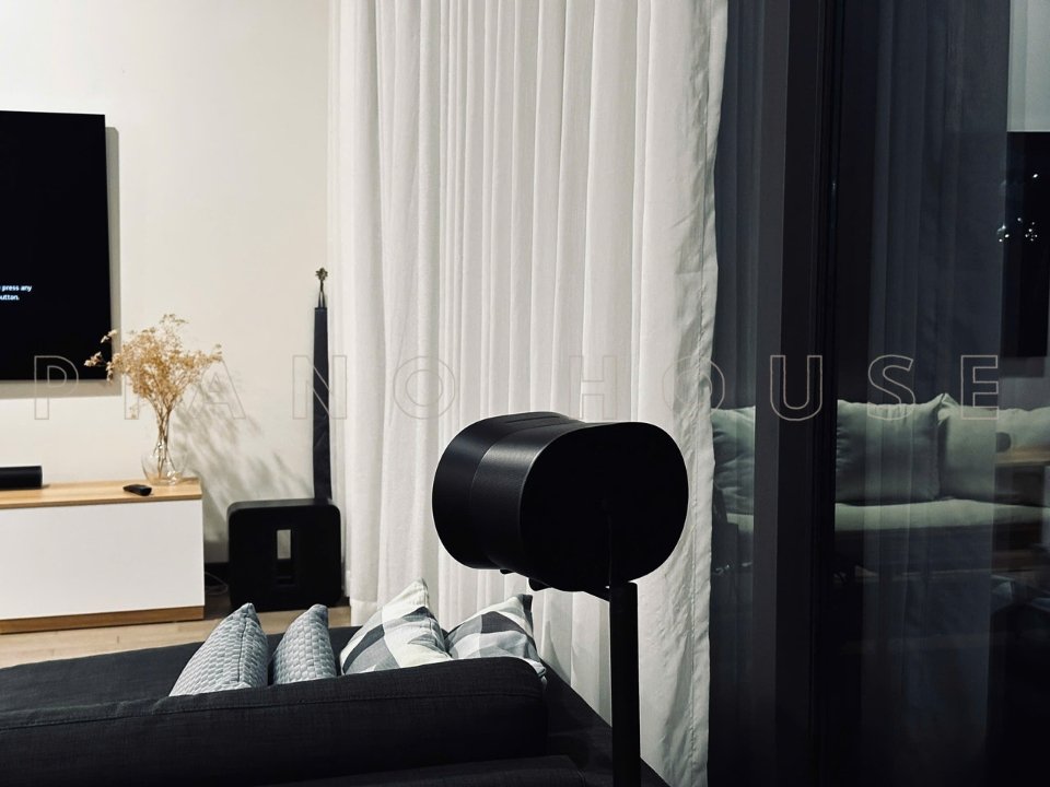 Cận cảnh Sonos Era 300 Stand tại Piano House